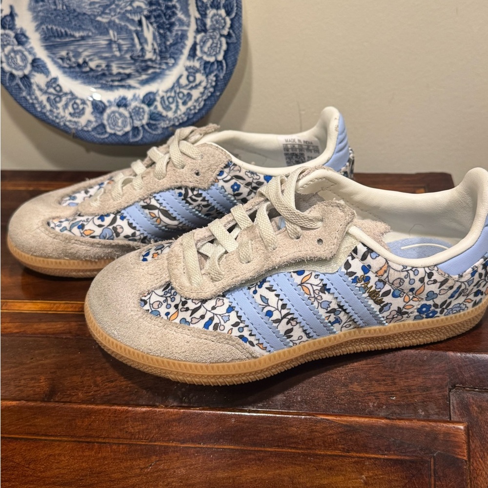 Adidas Liberty Print in Girls size 11 (bungee laces)